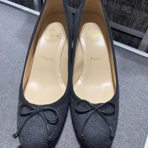 Slightly used Like new Christian Louboutin kitty heel with bow